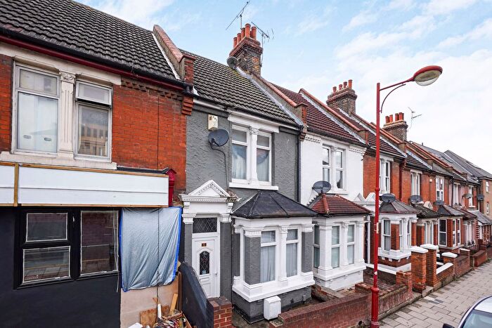 2 Bedroom Terraced House To Rent In Delce Road, Rochester, ME1