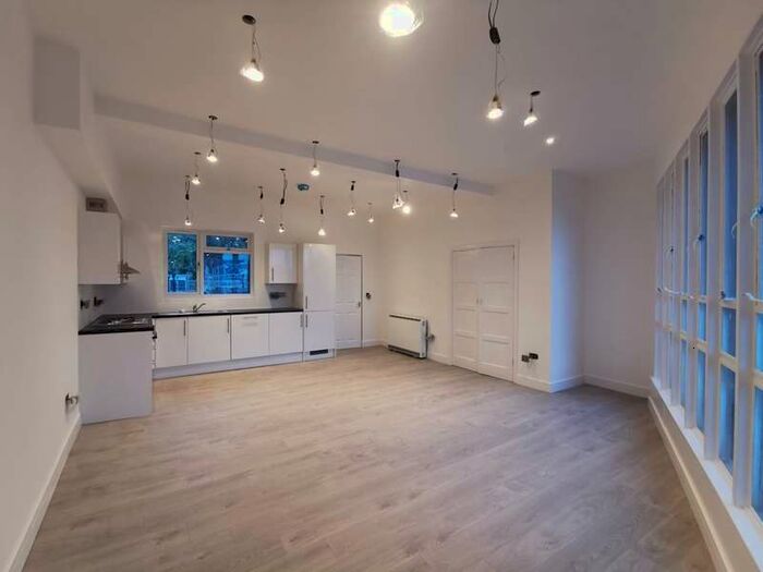 3 Bedroom Flat To Rent In Bridge Street, Pinner, HA5
