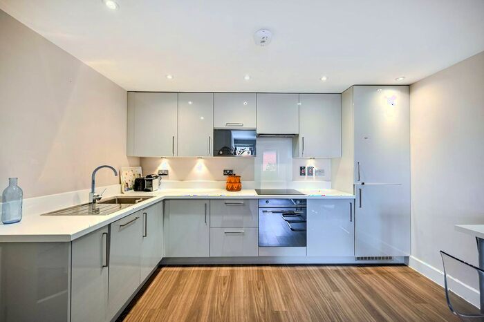 2 Bedroom Flat To Rent In Kingston Hill, Kingston Hill, Kingston Upon Thames, KT2