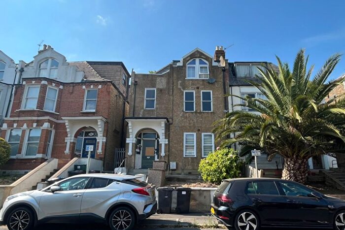 1 Bedroom Flat For Sale In Woodside, London, SW19