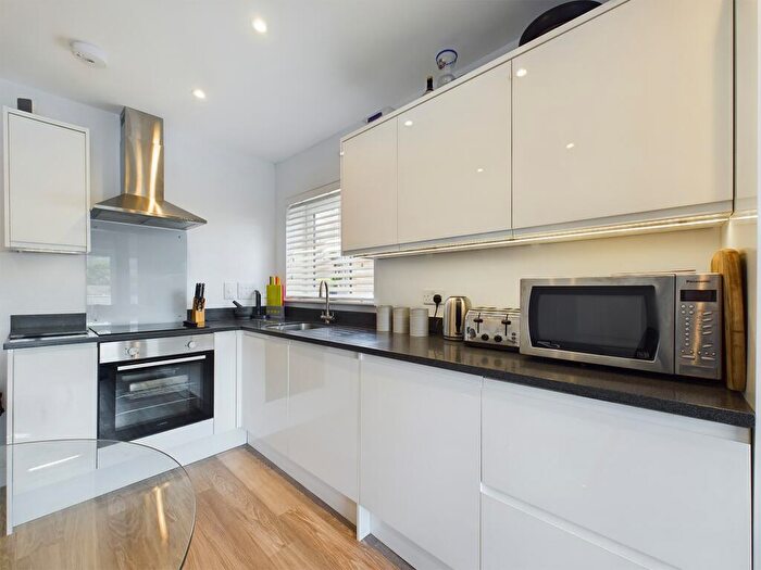 1 Bedroom Flat To Rent In Jem House, Grove Gardens, High Wycombe, HP13