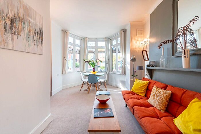 1 Bedroom Flat To Rent In Hoveden Road, Mapesbury Estate, London, NW2