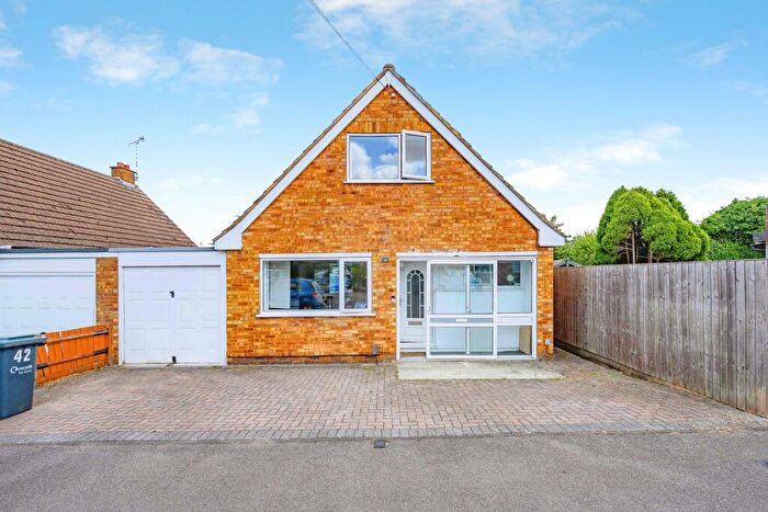 3 Bedroom Bungalow For Sale In Vincent Road, Luton, Bedfordshire, LU4