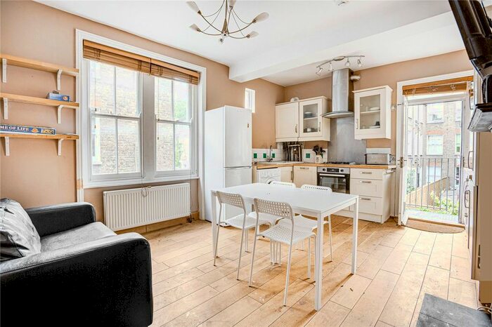 3 Bedroom Flat To Rent In Aristotle Road, Clapham North, SW4