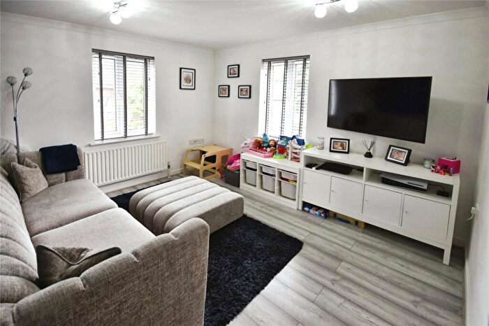 2 Bedroom Apartment For Sale In Shilling Close, Tilehurst, Reading, RG30