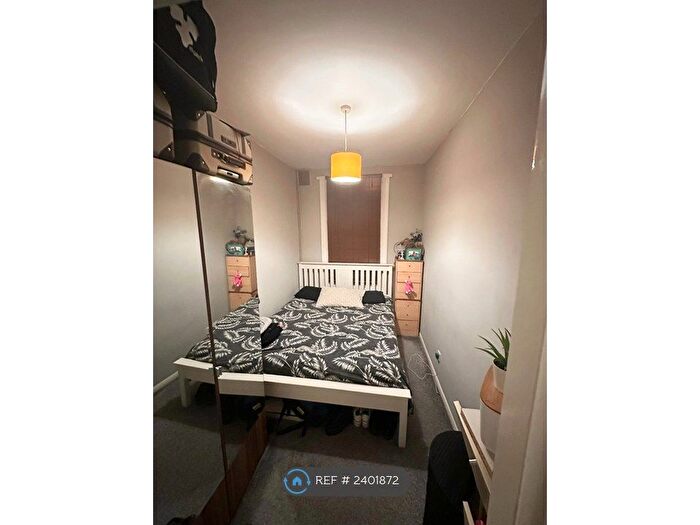 1 Bedroom Flat To Rent In Tradescant Road, London, SW8