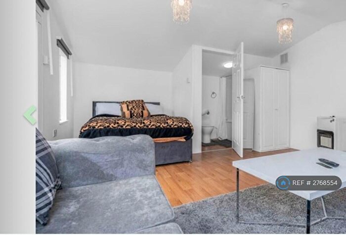 Studio To Rent In Burdiehouse Rd, Edinburgh, EH17