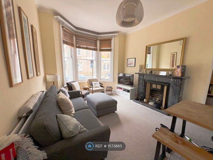 2 Bedroom Flat To Rent In Gunterstone Road, London, W14