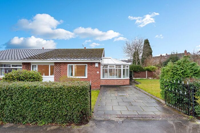 2 Bedroom Bungalow For Sale In Walton Drive, Marple, Stockport, Greater Manchester, SK6
