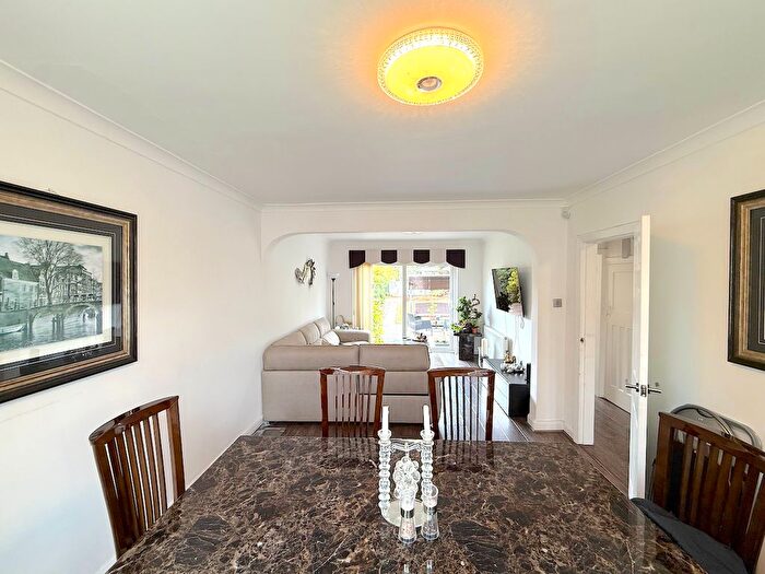 Semi-detached House For Sale In Haunch Lane, Birmingham, West Midlands, B13
