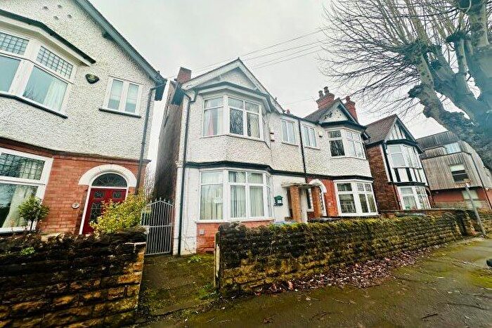 3 Bedroom Flat To Rent In Balmoral Avenue, Nottingham, NG2