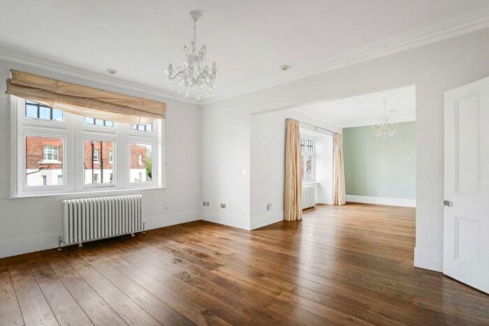 3 Bedroom Flat To Rent In Cannon Hill, West Hampstead, NW6