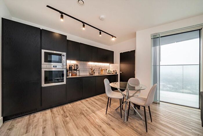 2 Bedroom Flat For Sale In Portal Way, Acton, W3