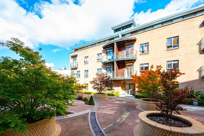 2 Bedroom Flat For Sale In Epsom Road, Guildford, GU1