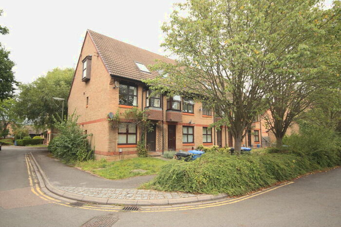 2 Bedroom Maisonette To Rent In Hedgerley Court, Woking, GU21