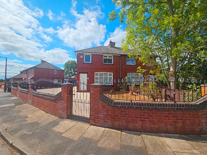 3 Bedroom Semi-Detached House To Rent In South Avenue, Kearsley, Bolton, BL4