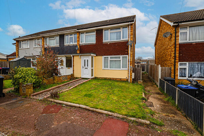 3 Bedroom End Of Terrace House For Sale In Bramble Road, Leigh-on-sea, SS9