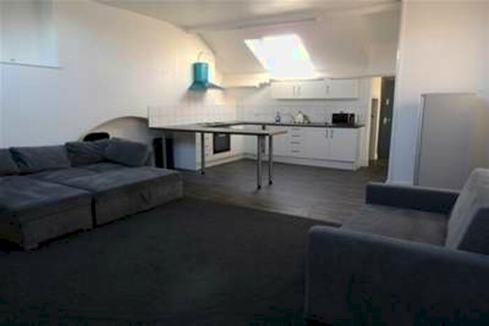 3 Bedroom Flat To Rent In Darwen Street, BB2