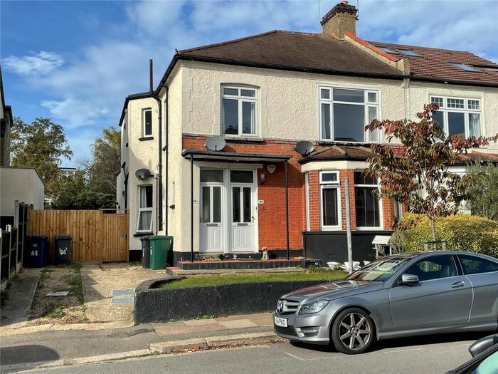 2 Bedroom Maisonette To Rent In Bedford Avenue, Barnet, EN5