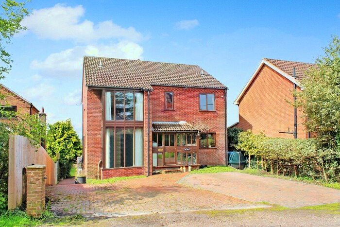 4 Bedroom Detached House For Sale In Priory Road, St. Olaves, Great Yarmouth, NR31