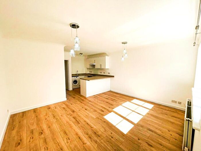 1 Bedroom Maisonette To Rent In Halleys Ridge, Hertford, SG14