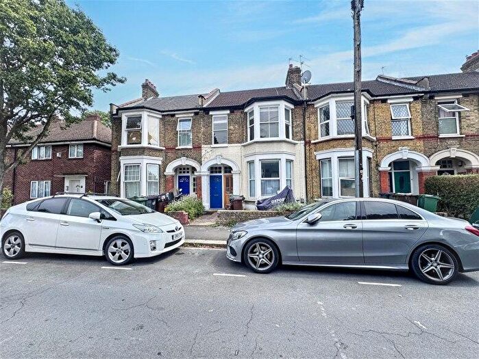 2 Bedroom Flat To Rent In Huxley Road, Leyton, E10