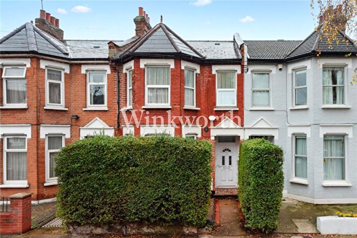 2 Bedroom Apartment For Sale In Cobham Road, London, N22