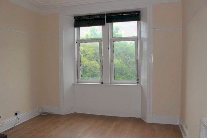 2 Bedroom Flat To Rent In Greenock Road, Paisley, Renfrewshire, PA3