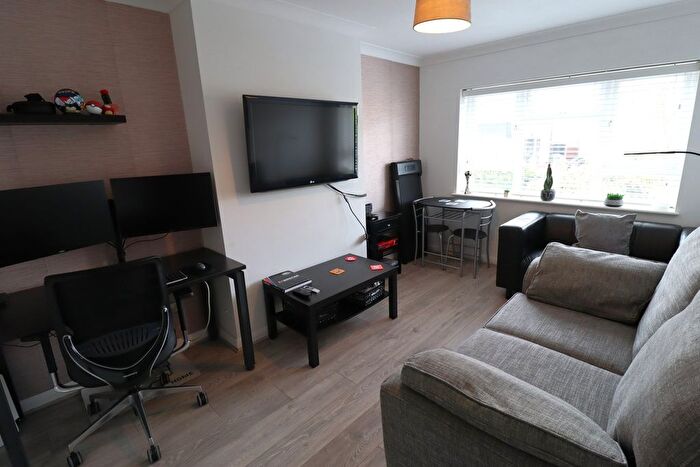 1 Bedroom Flat For Sale In Marina Avenue, Rayleigh, SS6