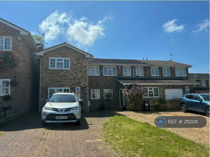 3 Bedroom Terraced House To Rent In London Road, Milton Keynes, MK5