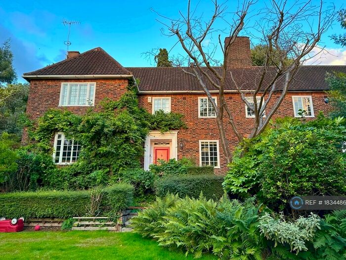 4 Bedroom Semi-Detached House To Rent In Bunkers Hill, London, NW11