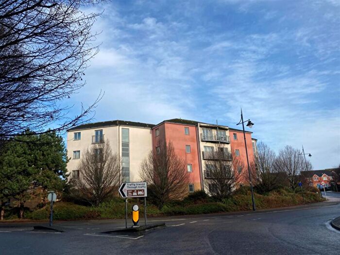 2 Bedroom Flat To Rent In Rhodfa'r Gwagenni, Barry, CF63
