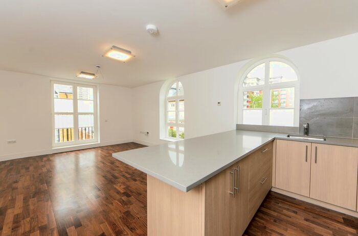 2 Bedroom Flat To Rent In Very Near The River, Brentford Kew Borders, TW8