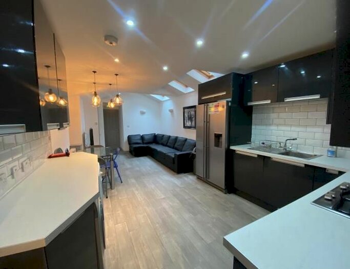 6 Bedroom Terraced House To Rent In Hubert Road, Selly Oak, Birmingham, B29