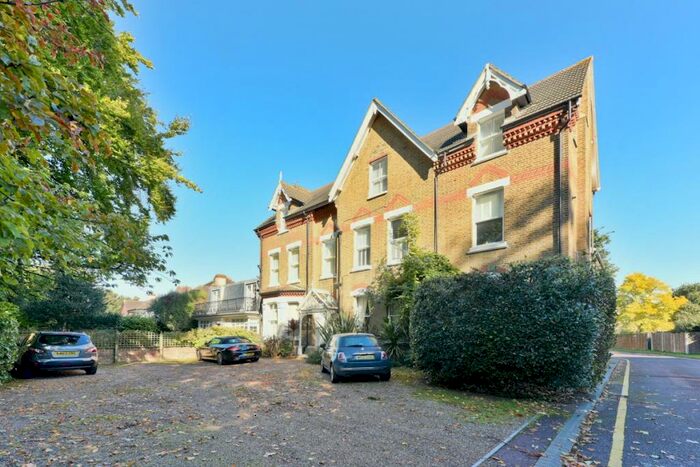 2 Bedroom Apartment To Rent In Brackley Road, Beckenham, Kent, BR3