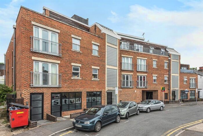 1 Bedroom Flat To Rent In Southsea Road, Kingston Upon Thames, KT1