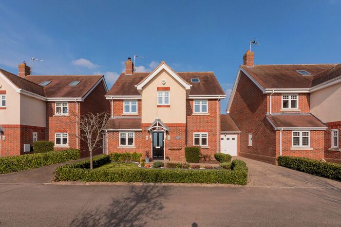 5 Bedroom Detached House For Sale In Witchford Gate, Bray, Maidenhead, SL6