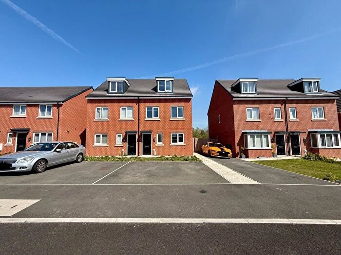 3 Bedroom Semi-detached House To Rent In Dogwood Grove, Stoke-On-Trent, ST6