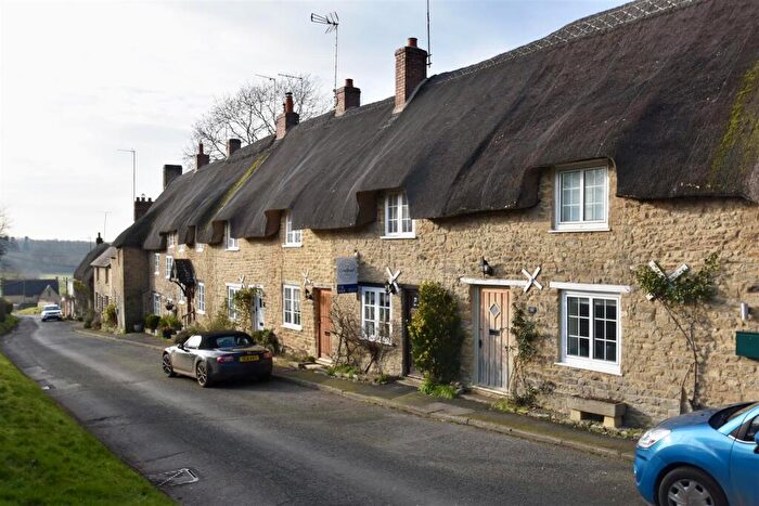 2 Bedroom Cottage To Rent In High Street, Upper Heyford, OX25