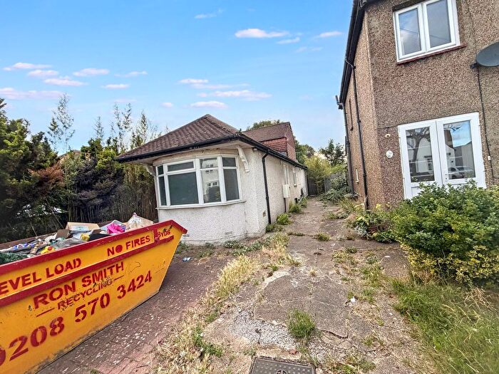 3 Bedroom Bungalow For Sale In Glasbrook Avenue, Twickenham, TW2