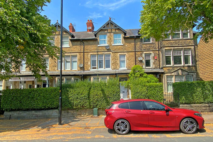 2 Bedroom Apartment To Rent In Dragon Parade, Harrogate, HG1