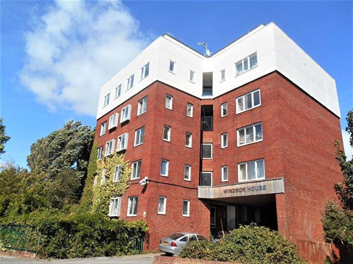 1 Bedroom Flat To Rent In Canal Walk, Portsmouth, Hampshire, PO1