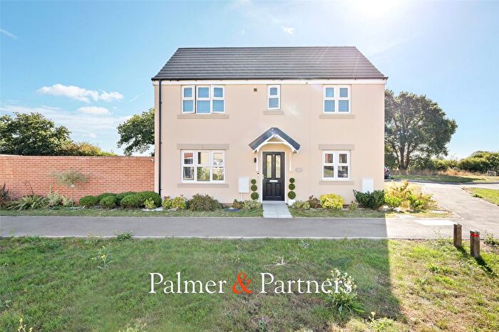 3 Bedroom Detached House For Sale In Shingle Way, Clacton-On-Sea, Essex, CO16