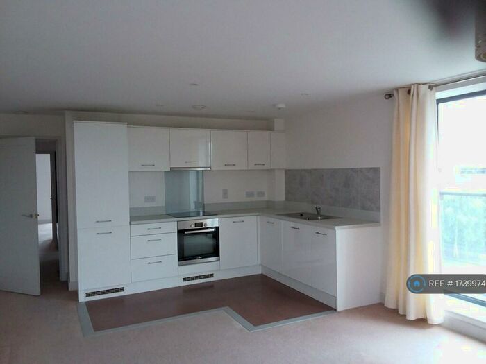 2 Bedroom Flat To Rent In Hermes House, Swindon, SN2