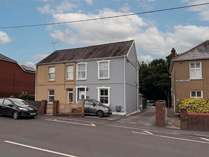 3 Bedroom Semi-Detached House For Sale In Heol Llanelli, Trimsaran, Kidwelly, SA17