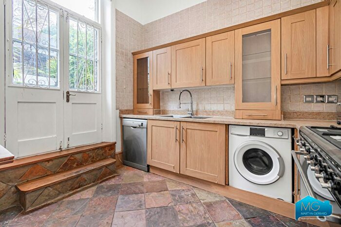 3 Bedroom Flat To Rent In Branch Hill, Hampstead, London, NW3