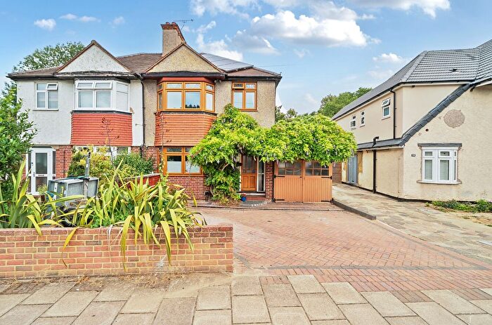 3 Bedroom Semi-detached House For Sale In Green Way, Bromley, BR2