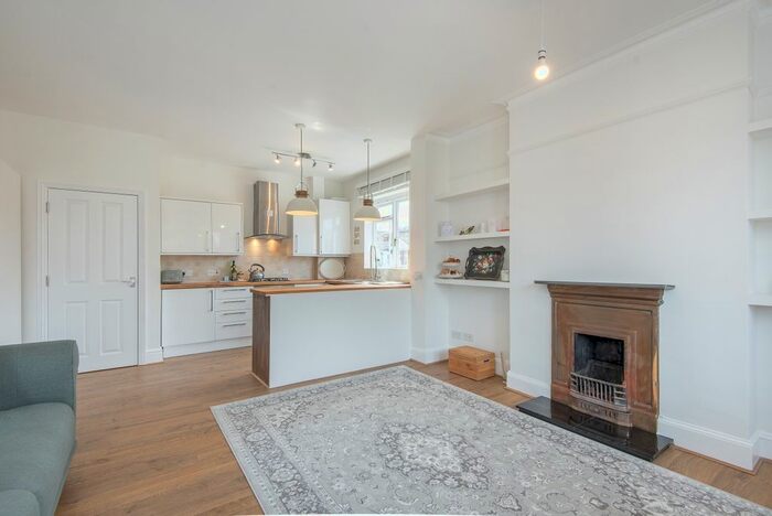 3 Bedroom Maisonette To Rent In Burton Road, Kingston Upon Thames, KT2