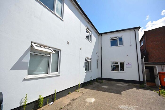 Studio To Rent In Sunny Place, London, NW4