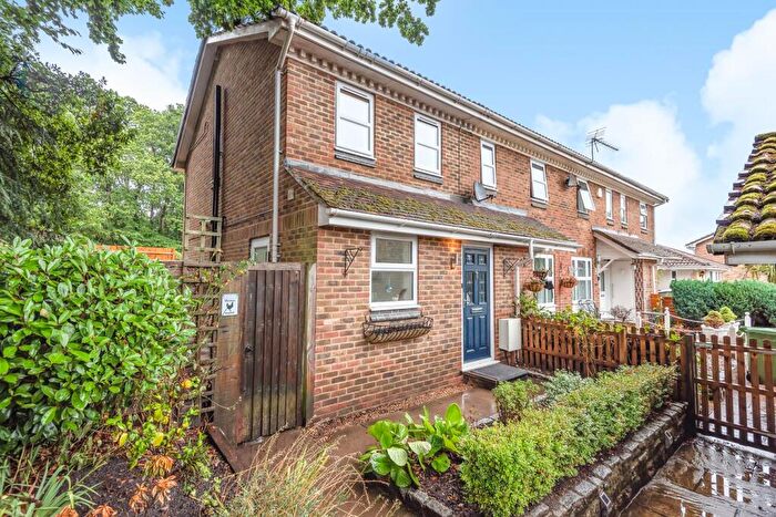 2 Bedroom End Of Terrace House To Rent In Gorsebank, Lightwater, GU18